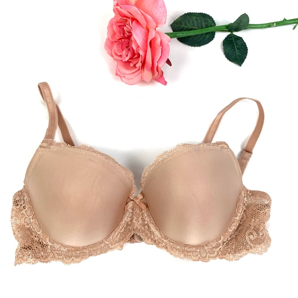 Victoria’s Secret Lace and satin bra - Picture 3 of 9